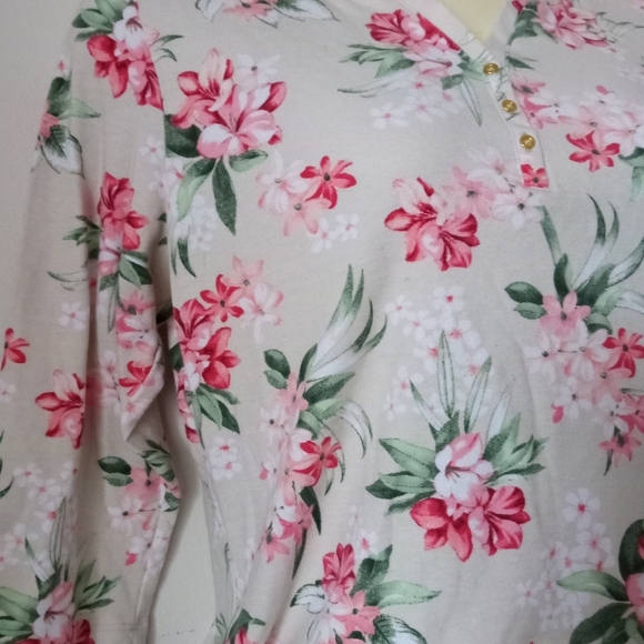Flower print top - Picture 4 of 5